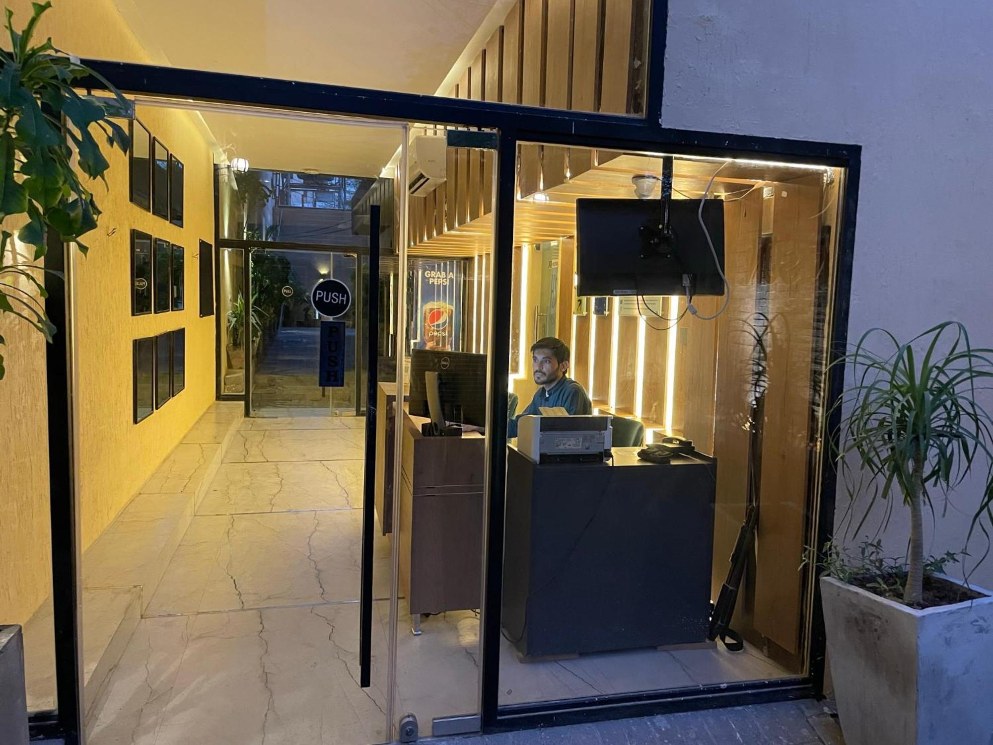 Hamsun Shahrah-E-Faisal Hotell Karachi Eksteriør bilde